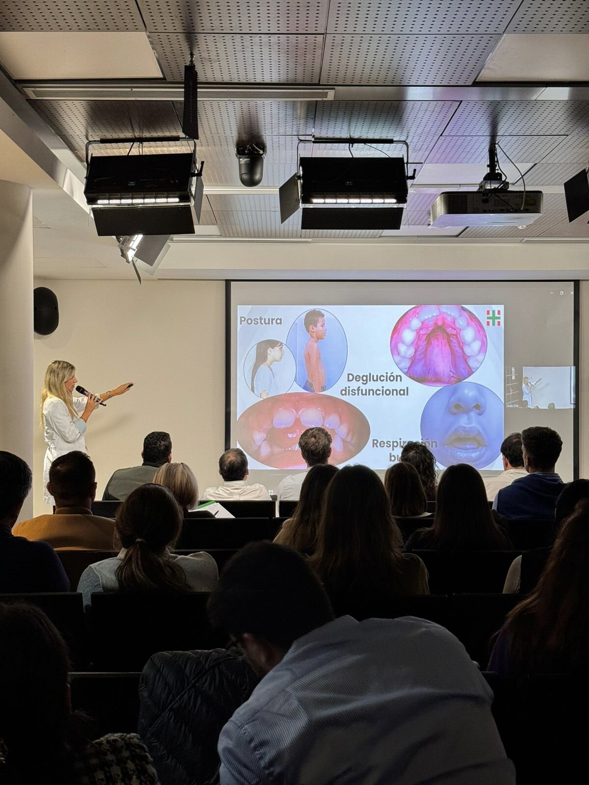 Francisca presentando en congreso